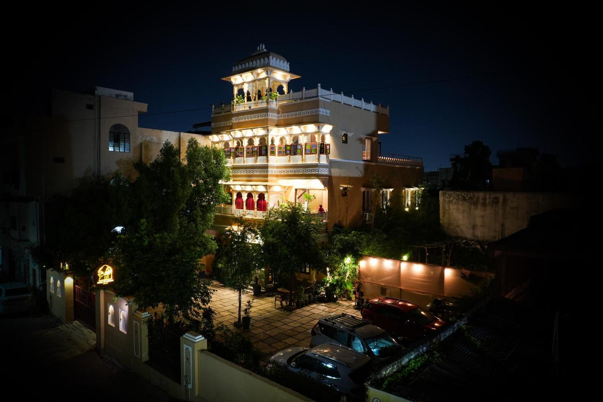 Petal Of Mewar - A Luxury Boutique Hotel อุเดเปอร์ ภายนอก รูปภาพ