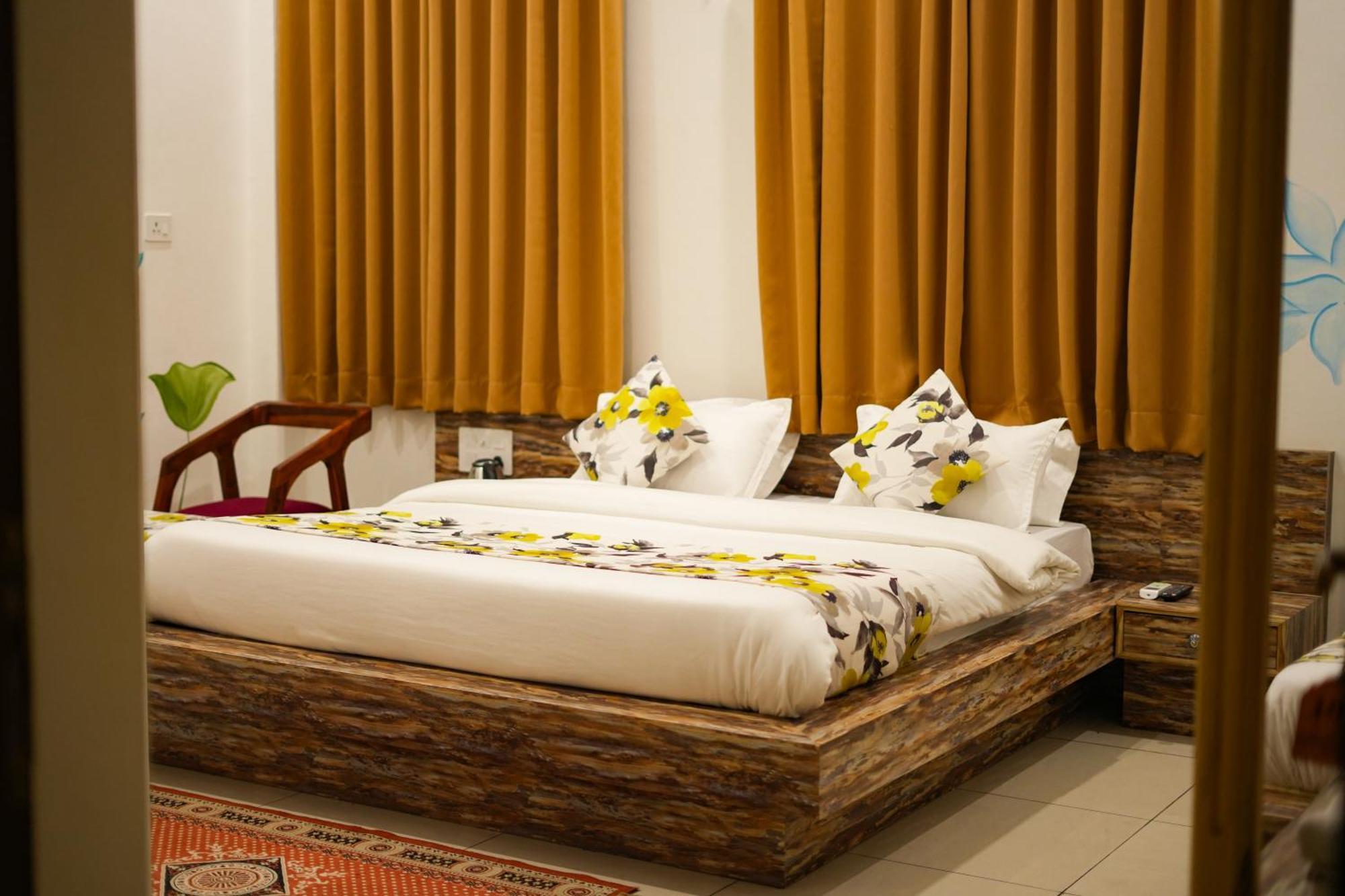 Petal Of Mewar - A Luxury Boutique Hotel อุเดเปอร์ ภายนอก รูปภาพ
